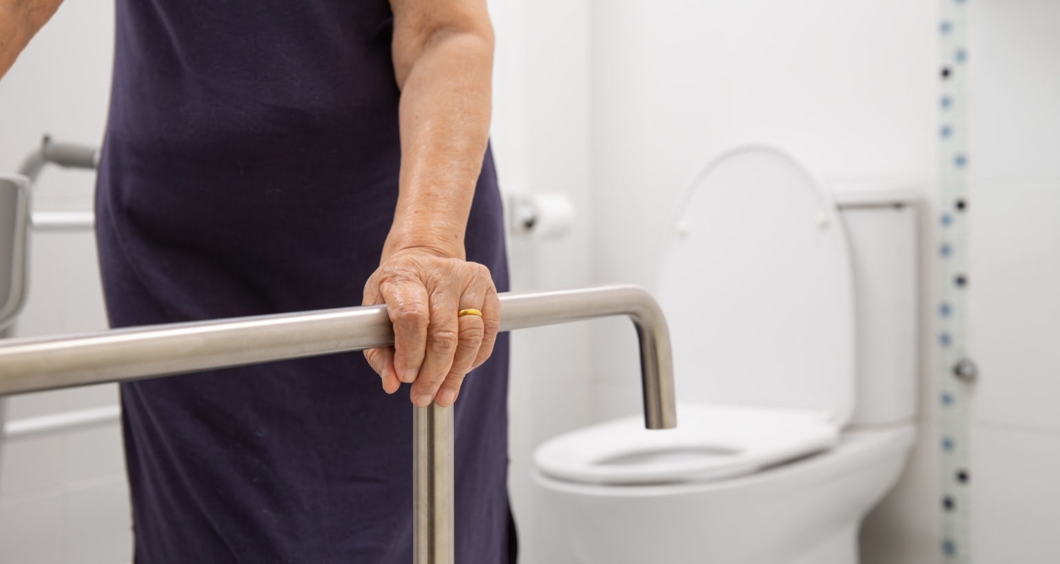 Signs a Senior May No Longer Be Safe Living Alone in Lansing, MI